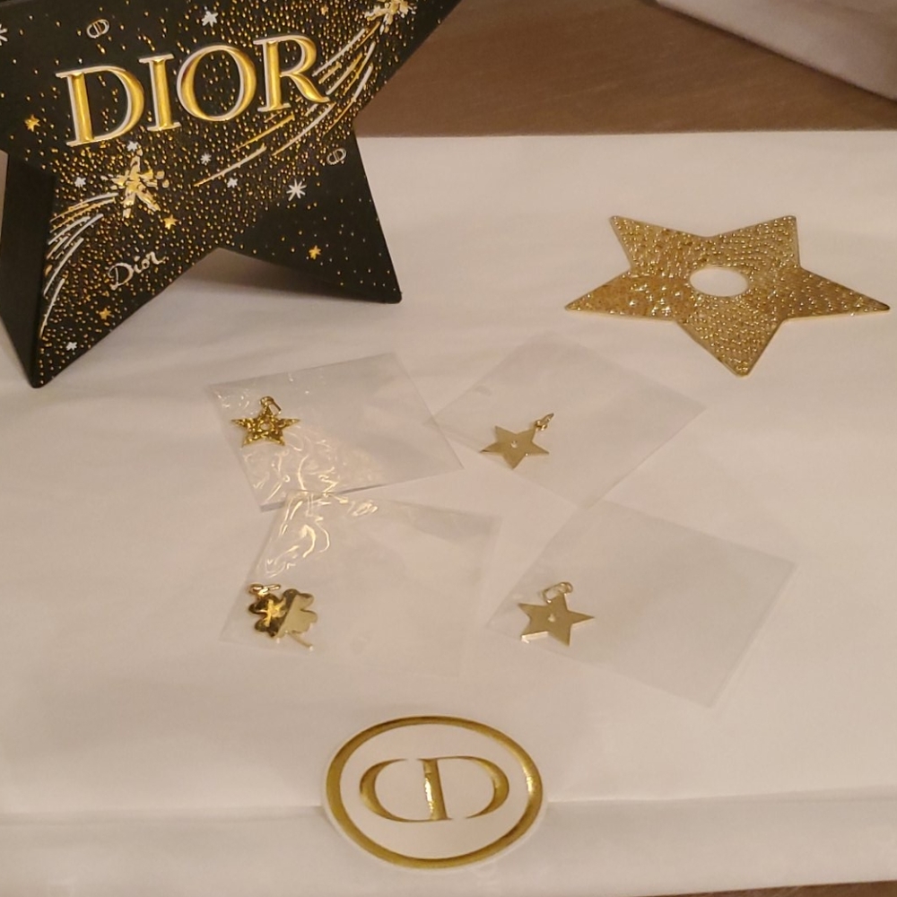 New never used authentic DIOR Star charm gold mini dangle ⭐  19 each